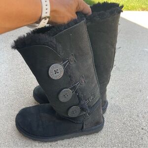Tall black uggs with 3 buttons on side. Size 5